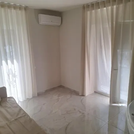 招待所 La Violetta 3*