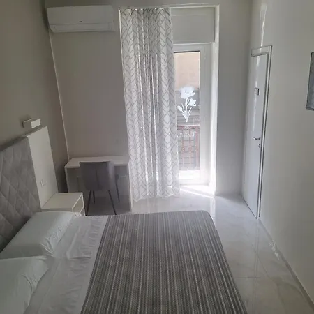 La Violetta 3* ナポリ